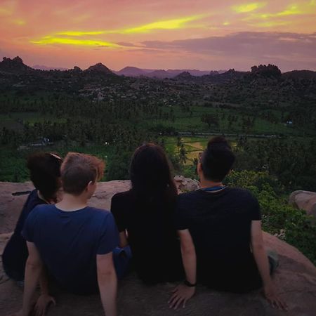 Thilak Home Stay Hampi Ngoại thất bức ảnh