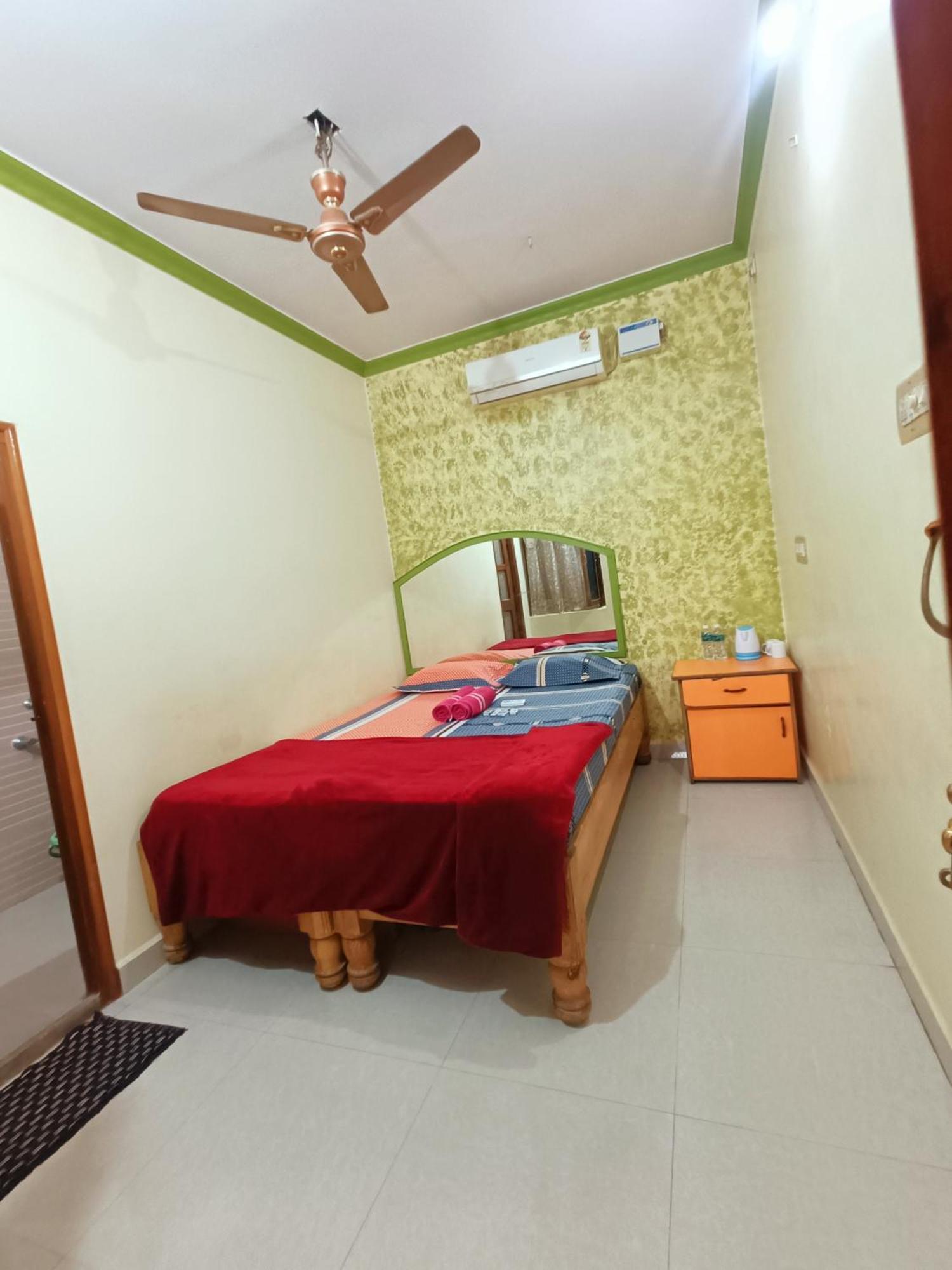 Thilak Home Stay Hampi Ngoại thất bức ảnh