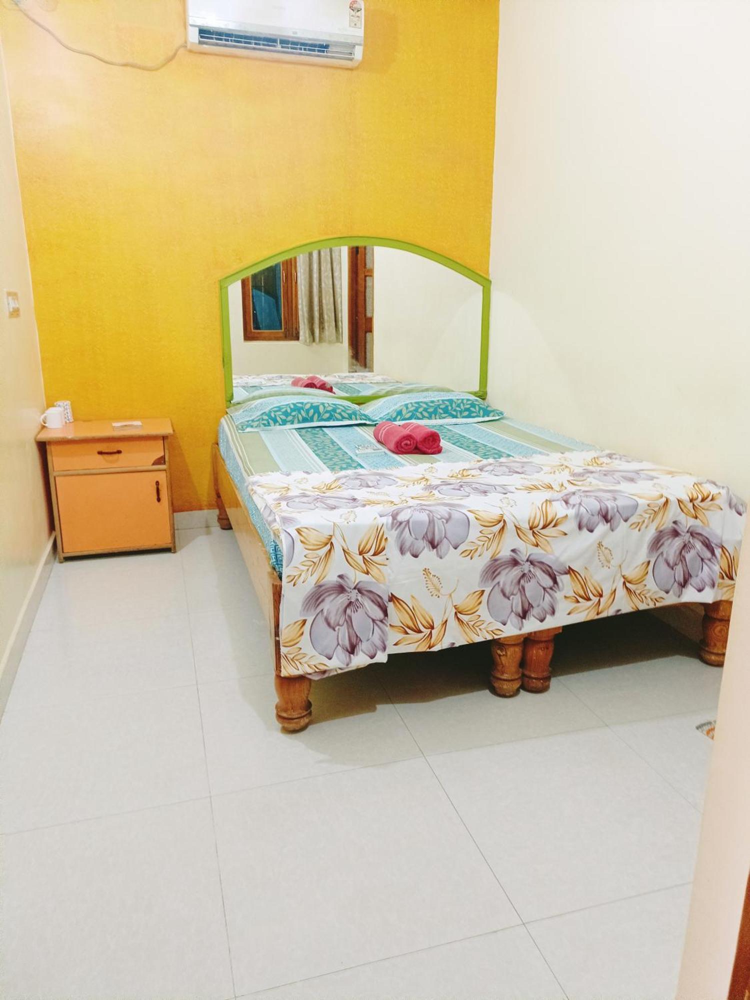 Thilak Home Stay Hampi Ngoại thất bức ảnh