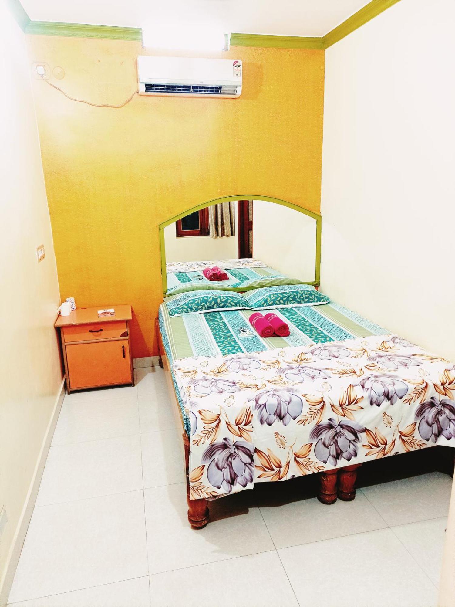Thilak Home Stay Hampi Ngoại thất bức ảnh