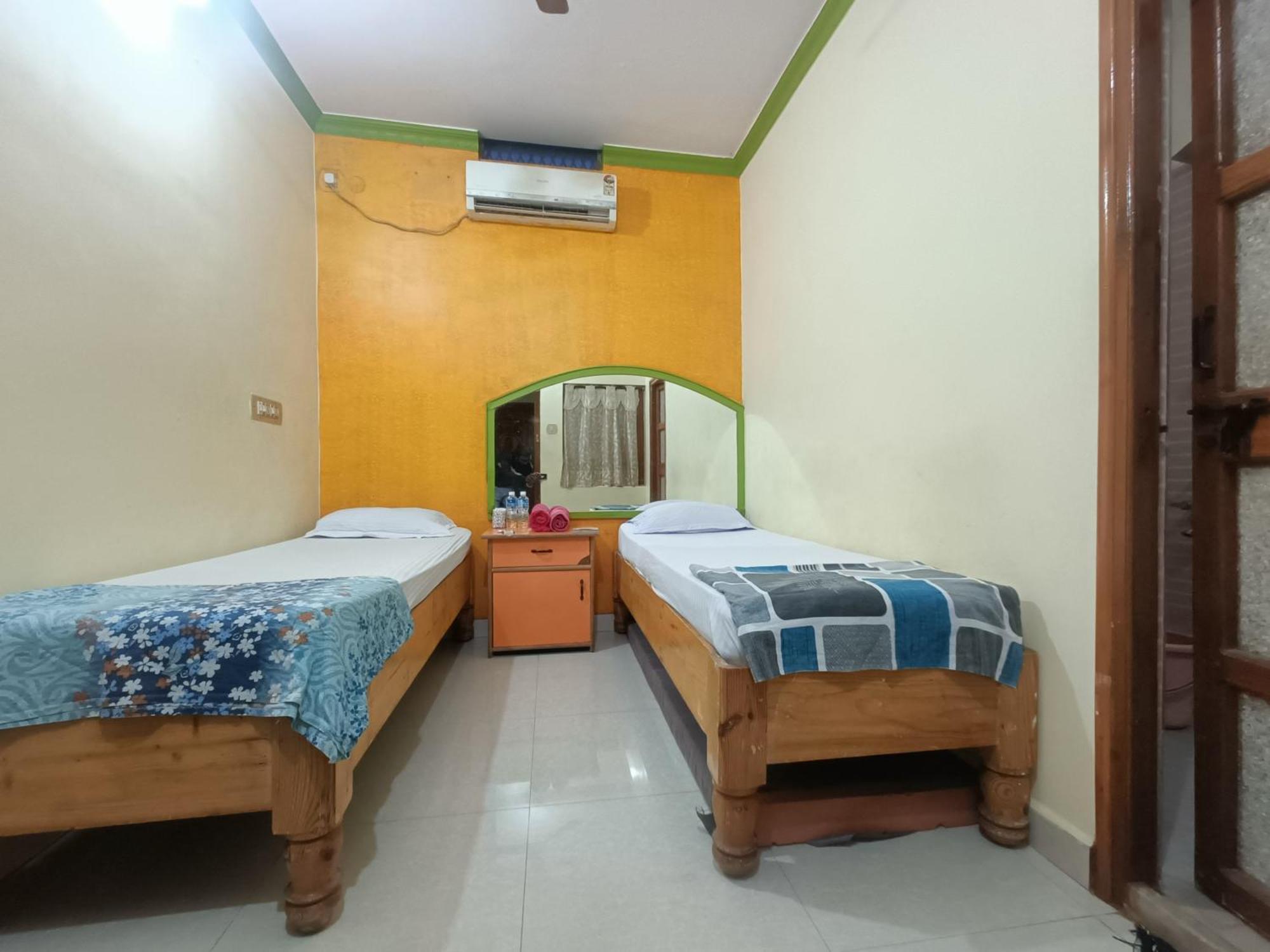 Thilak Home Stay Hampi Ngoại thất bức ảnh