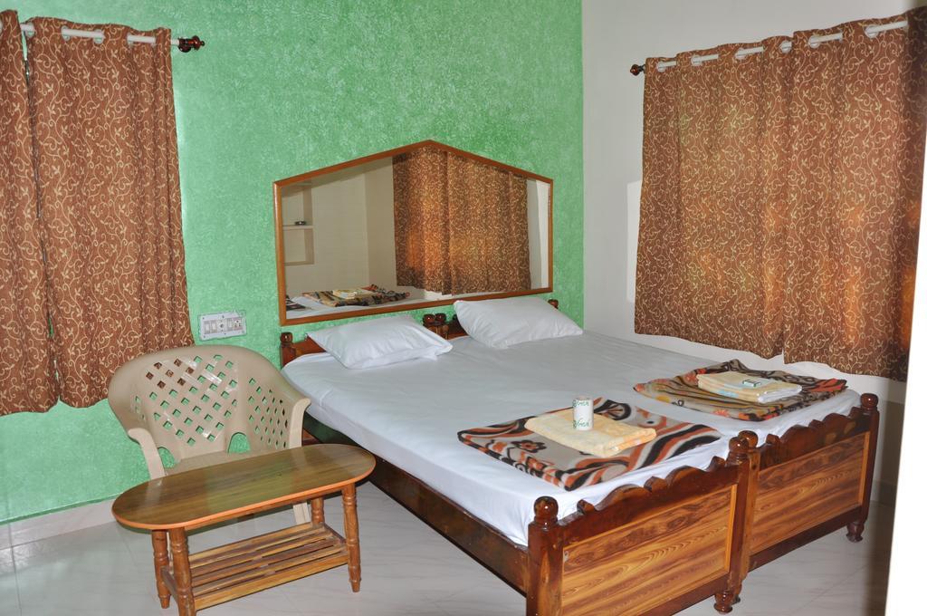 Thilak Home Stay Hampi Ngoại thất bức ảnh