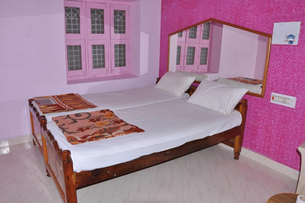 Thilak Home Stay Hampi Ngoại thất bức ảnh