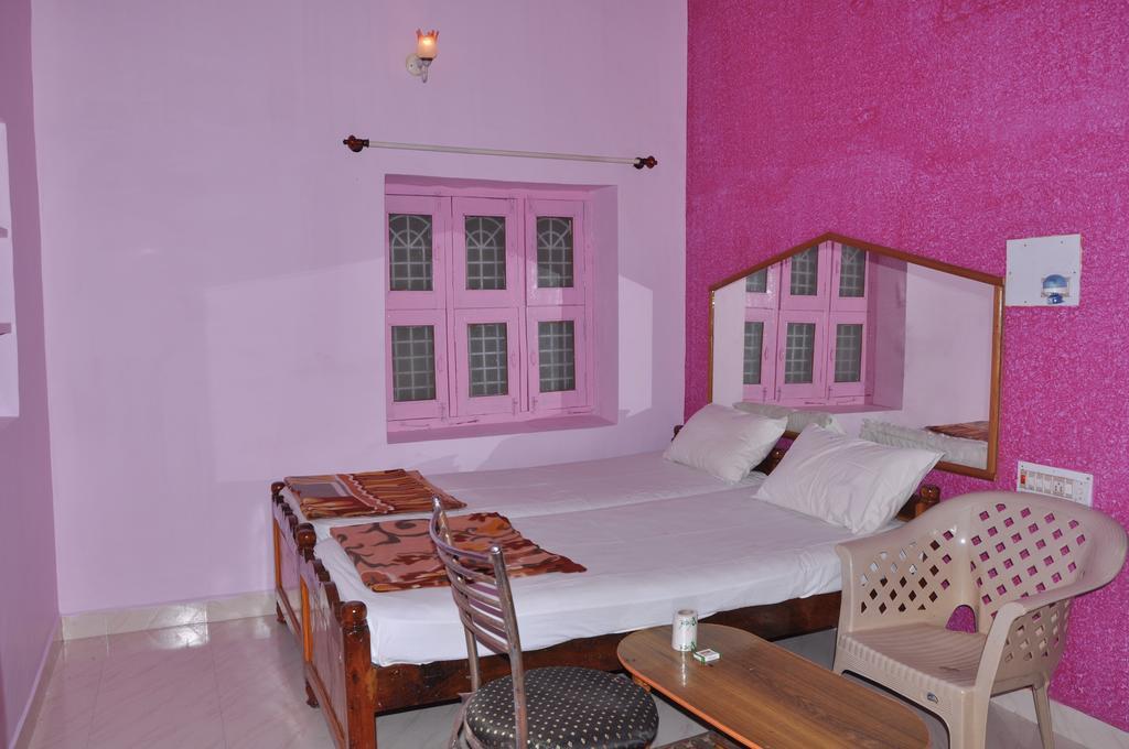 Thilak Home Stay Hampi Ngoại thất bức ảnh