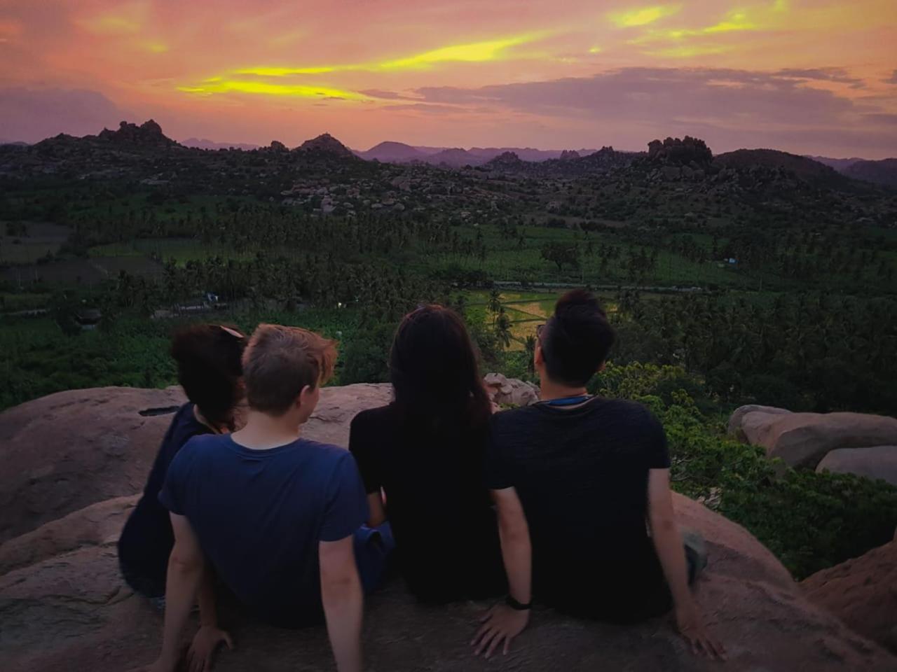 Thilak Home Stay Hampi Ngoại thất bức ảnh